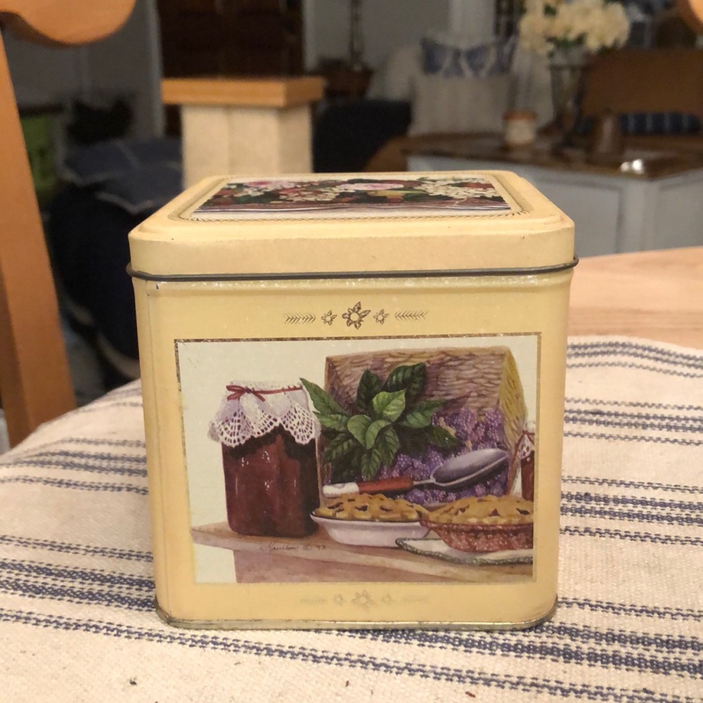 Tea tin